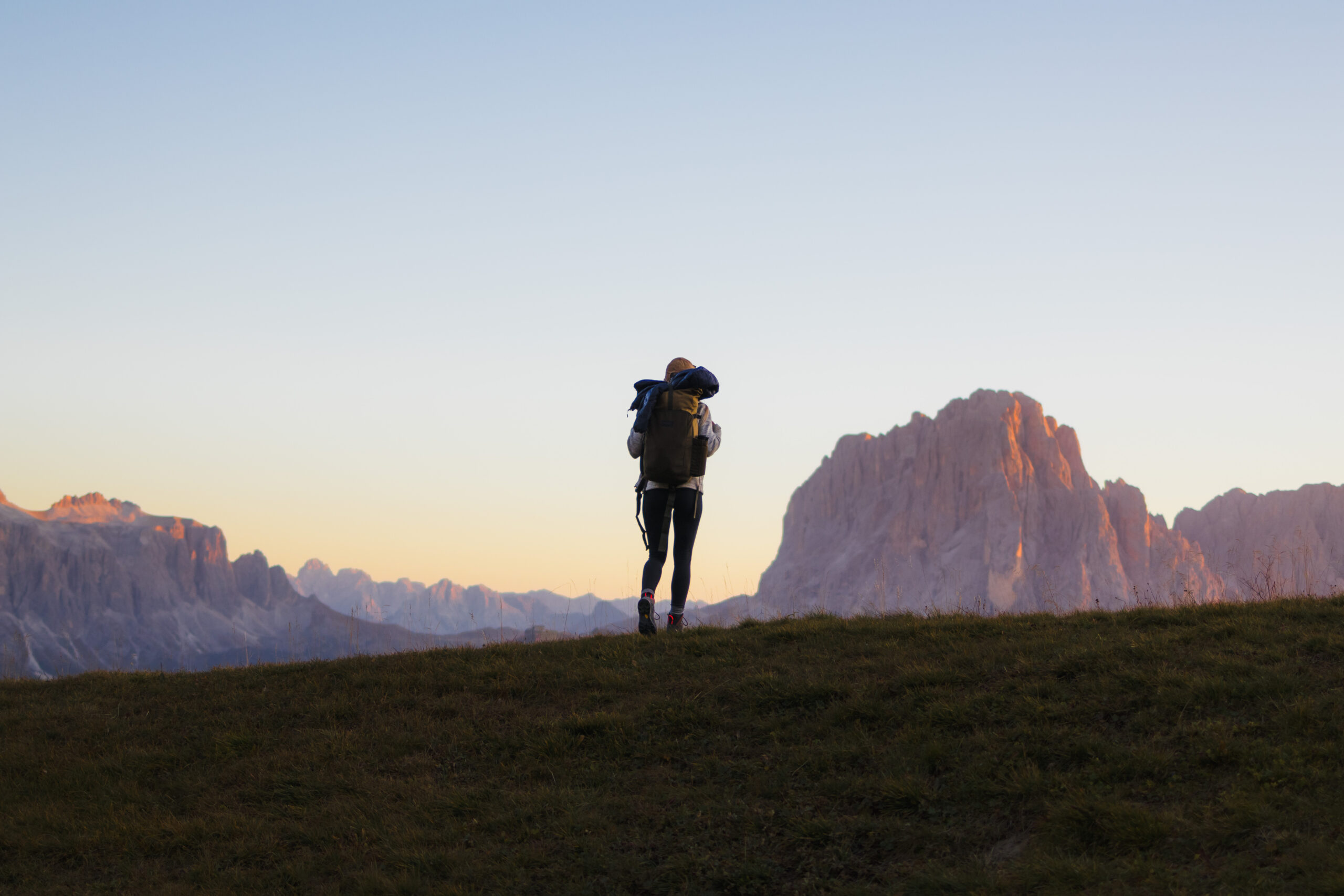 Backpacker in Dolomiti