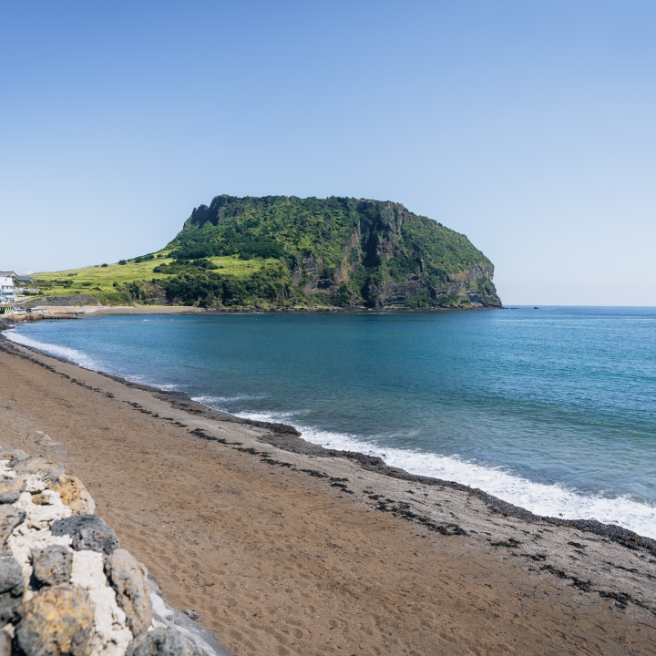 Sandy beach overlooking Seongsan Ilchulbong